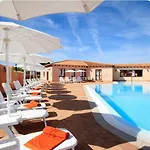 شقة Comfy With Pool